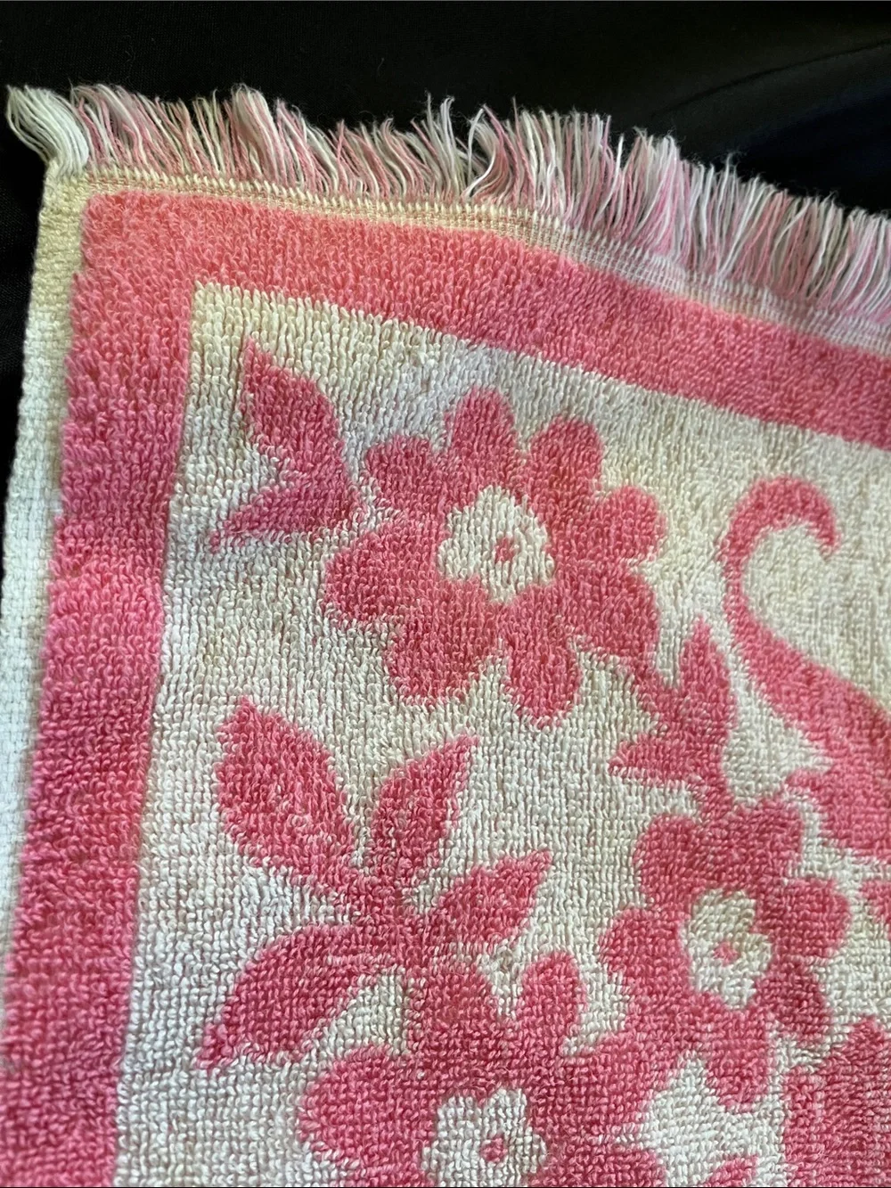 Vtg Fieldcrest Floral Sculpted Hand Towel Pink & White Flower Power MCM *READ*